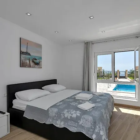 Infinite Joy 빌라 마카르스카