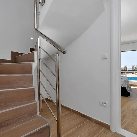 Willa Infinite Joy Makarska